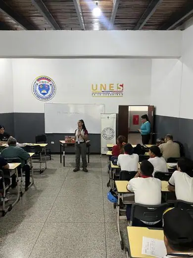 Charla de VIH · Universidad UNES